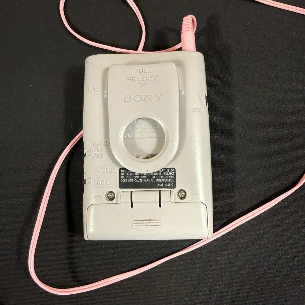 Sony Walkman SRF-59 AM/FM Portable Pocket Radio untested